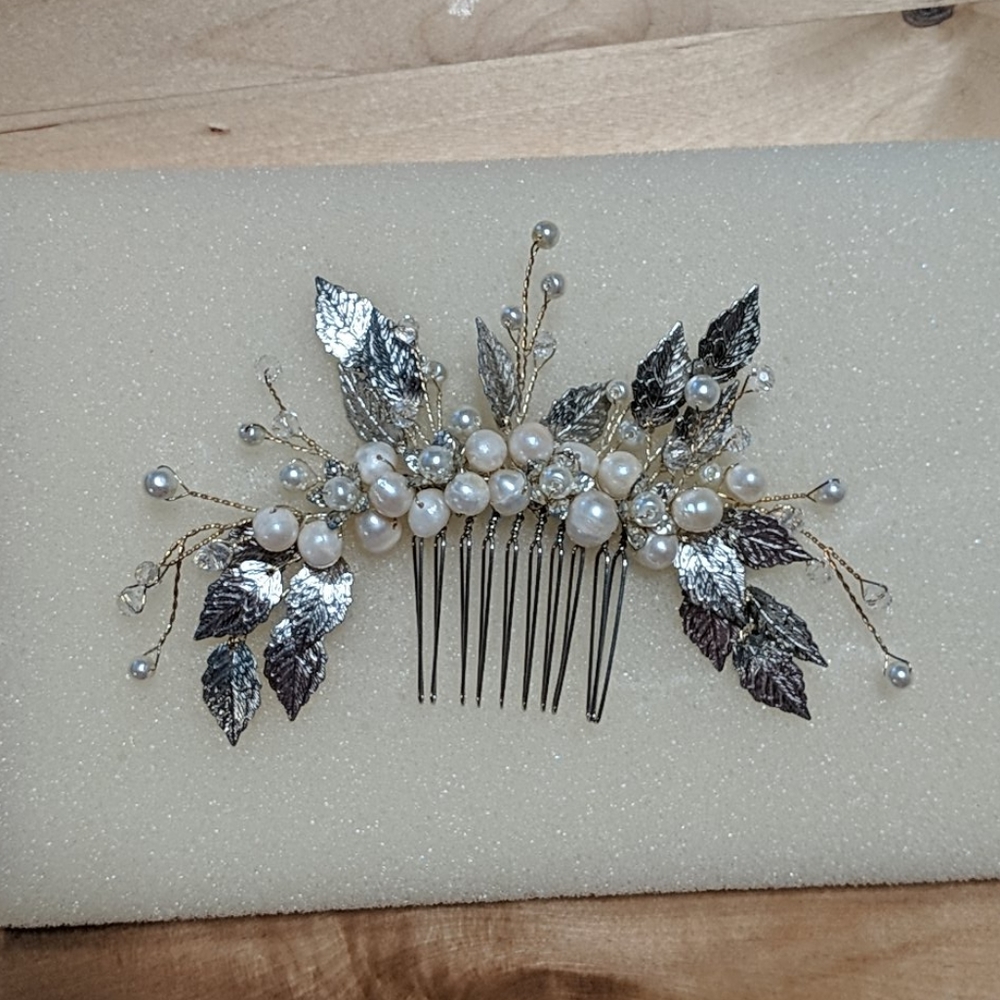 Pearl and silver leaf hair clip